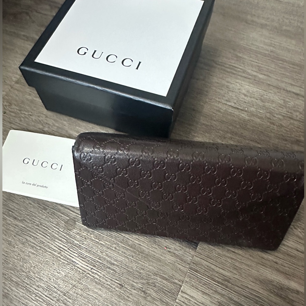 GUCCI brown leather foldable Sunglass case with “Gucci cloth”
